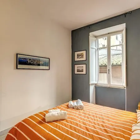 Apartment Monti Coliseum 2nd Floor 3 Bedroom Rome