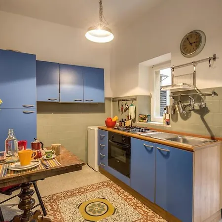 Monti Coliseum 2nd Floor 3 Bedroom Apartment *