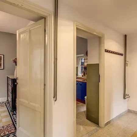 Monti Coliseum 2nd Floor 3 Bedroom Apartment Rome