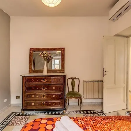 Monti Coliseum 2nd Floor 3 Bedroom * Rome