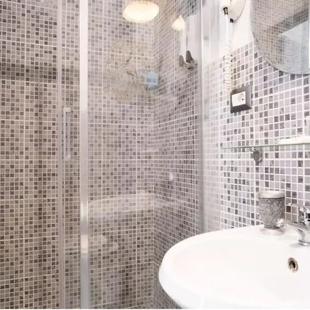 Domus Ferruccio Guest house Rome