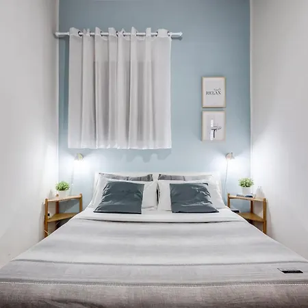 Coliseum Apartment *