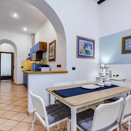 Coliseum Apartment