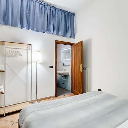 Coliseum Apartment *