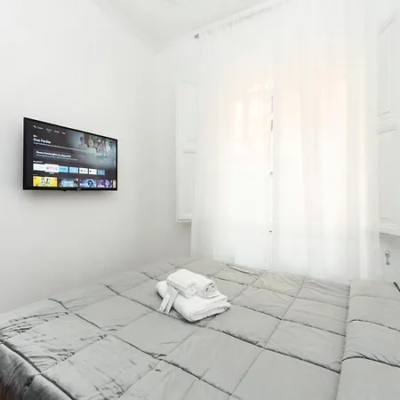 B&B White Colosseo 2*