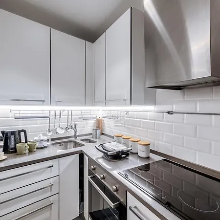 Saint Peter House Station Deluxe Apartment *