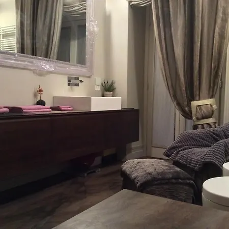 Flower Apartment Rome