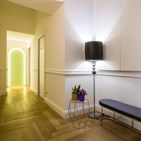 Hold - Luxury Bed & Breakfast Roma
