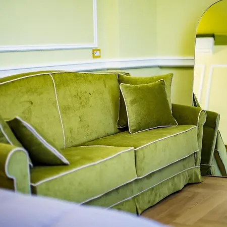 Bed & Breakfast Hold - Luxury 2*