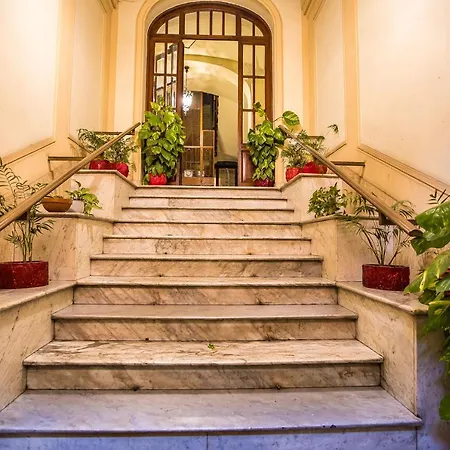 Hold - Luxury Roma