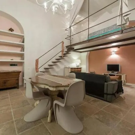 Shabby Loft In Colosseum Apartment *