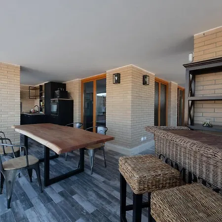 Casa Andrew New Rome