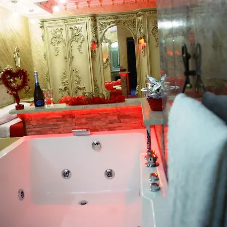Gold Luxury Apartment