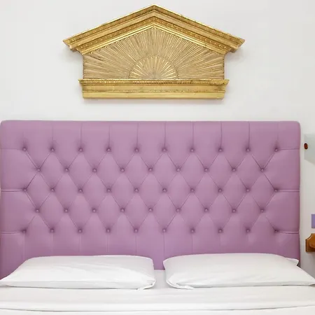 Sonnino Guest house 2*