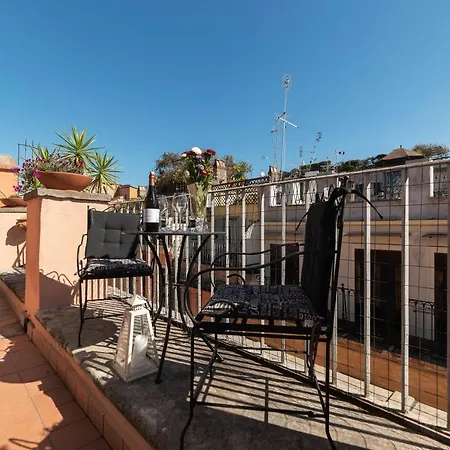 Spanish Steps Corner Apartment *