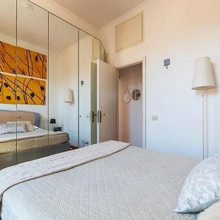 Spanish Steps Corner Apartment Rom