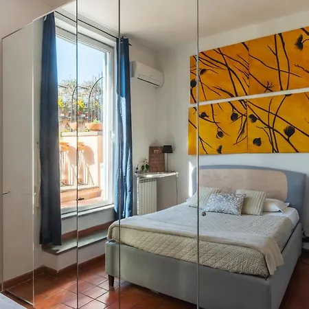 Spanish Steps Corner Apartment *