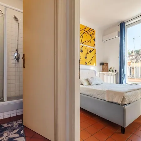 Spanish Steps Corner Apartment Rom