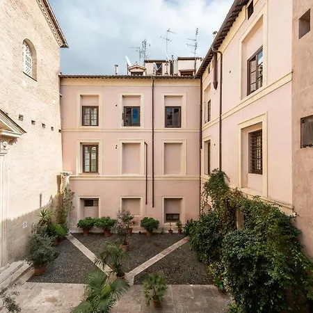 Via Di San Martino Ai Monti Roma