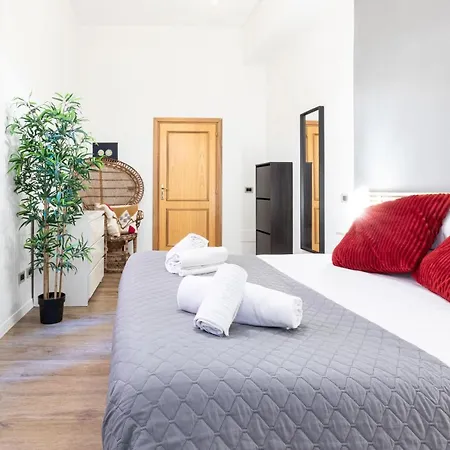 Toniolo Two Bedroom Two Bath * Rome