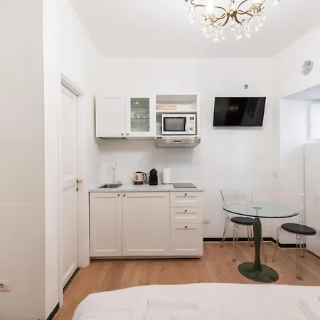 Old Trastevere Apartment