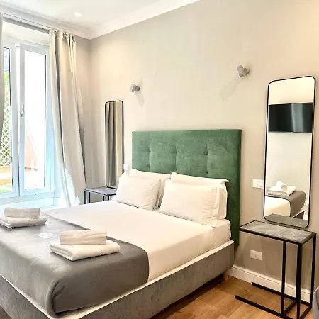 Ad Tritone 2* Roma