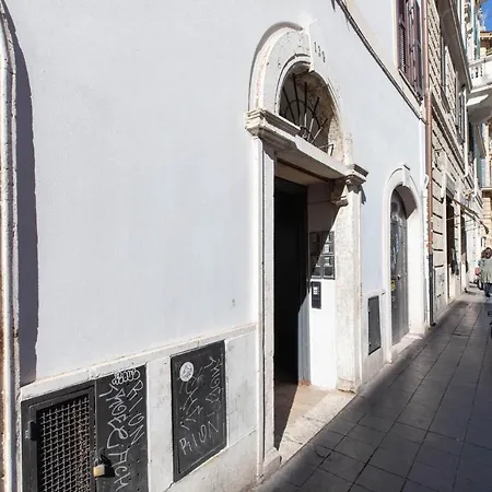 Iflat Shiny Loft In Trastevere Rome