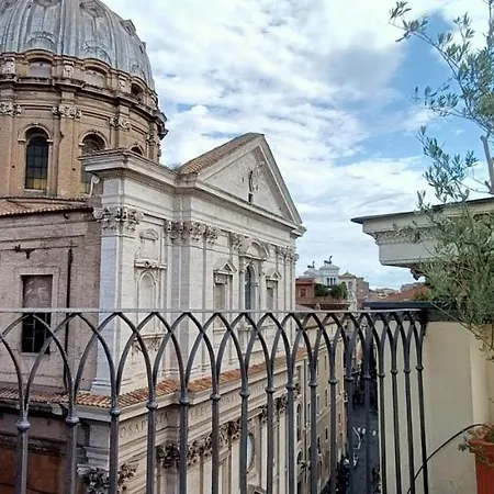 Terrace On The Monuments Of Apartment