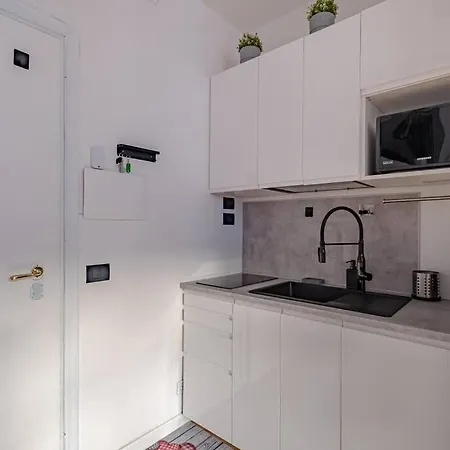 Modern At San Giovanni Apartment
