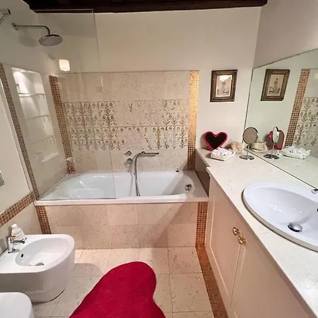 Torre Della Scimmia Apartment *