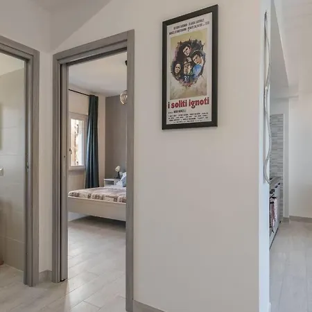 Apartment Cinema House In Cinecitta Rome