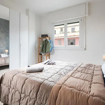 Mr. Brown - Camillo Apartment