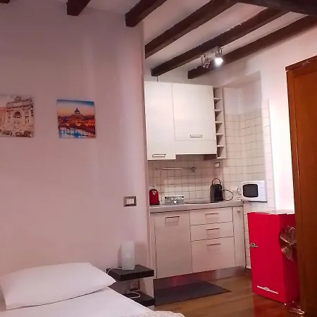 Domus Incantevole Vicino Colosseo Foro Apartment Rome