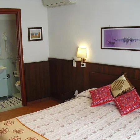 Asian Rest House Hotel 3*