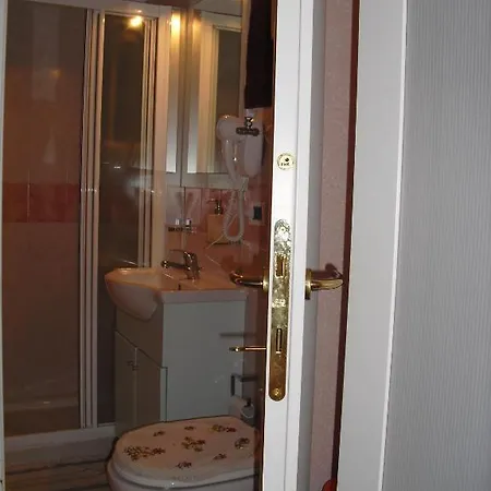 Asian Rest House Hotel Rome