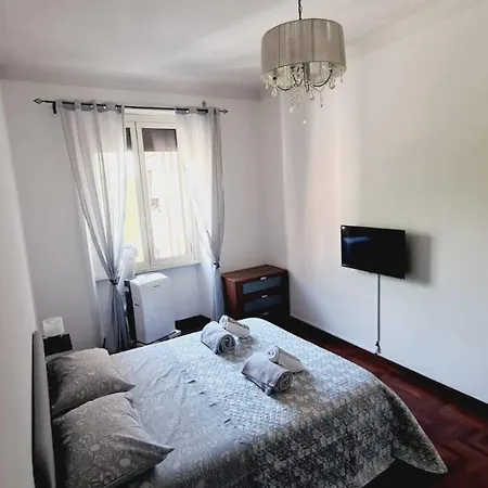 Trastevere Rome's Heart Charming & Cozy 3 Apartment