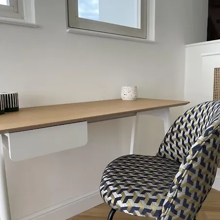 Ultra Stylish Modern Attic Apartment *