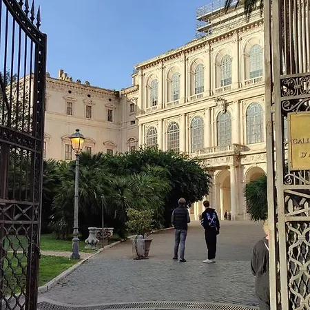 Storico In Zona Barberini Apartment