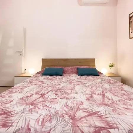 With Terrace In The Heart Of Pigneto Apartment
