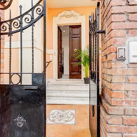 Villa Chiara - A New Luxury Star Is Born In Rome! Roma