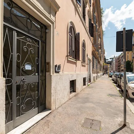 Apartment 4-rooms Flat At Vatican Rome