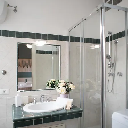 Urbana Apartment *