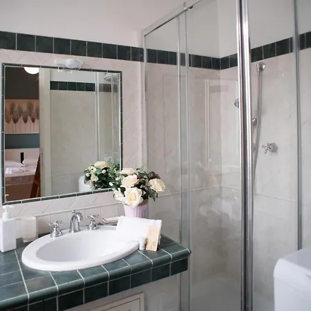 Urbana Apartment *