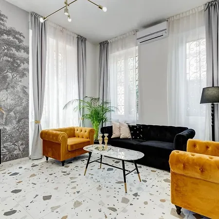 Chiara - A New Luxury Star Is Born In Rome! * Roma