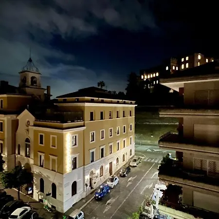 In St Peter Square , Vatican City, Vatican Museums Alloggio in famiglia *