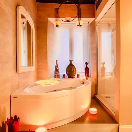Town House Spagna- Luxury Rooms With Jacuzzi Bath Guest house *