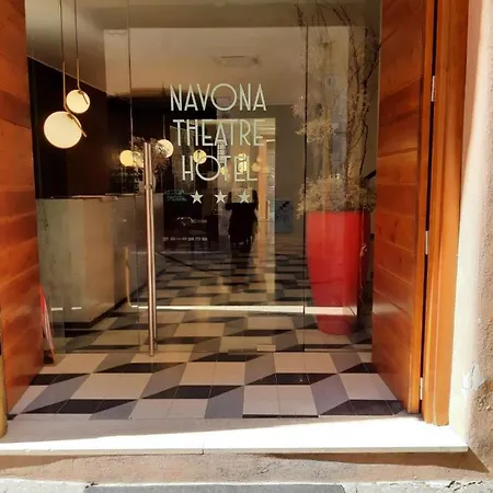 מלון Navona Theatre