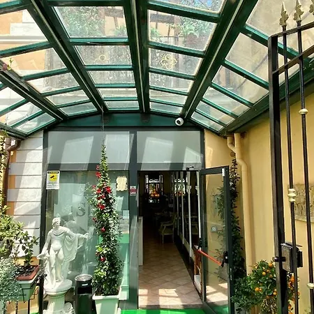 Hotel Sourire 3*