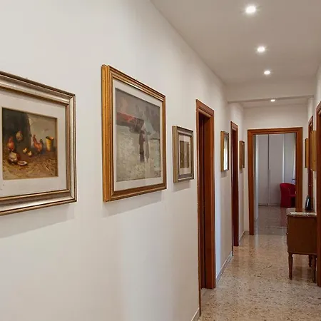 Naveen's House Casa * Roma