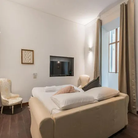 Apartment The Rent - Three-bedroom Close To The Quirinale *